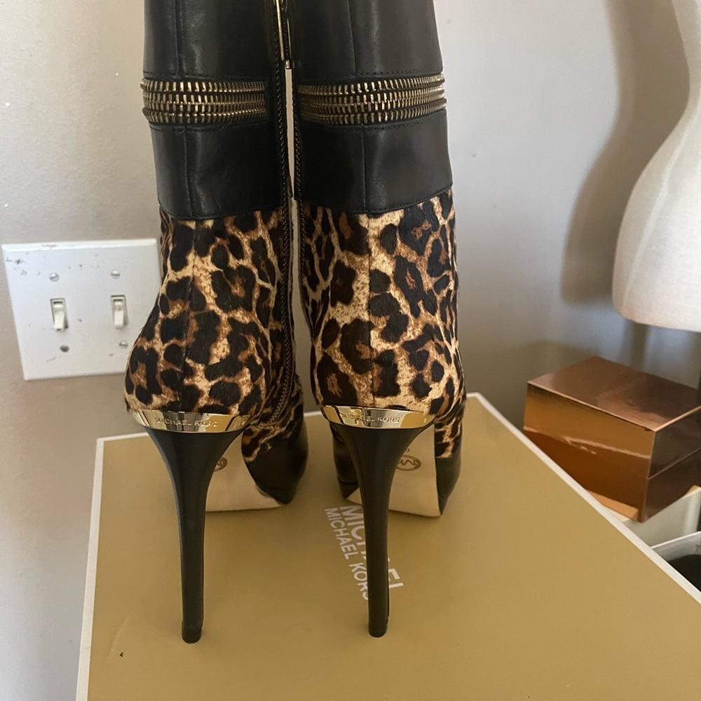 Michael kors boots - Picture 3 of 3